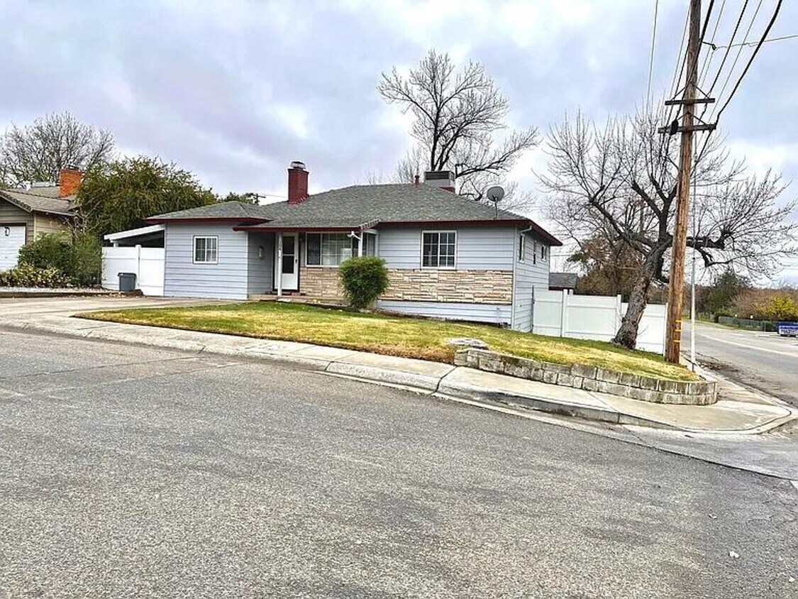 Primary Photo - Red Bluff 4 bedroom