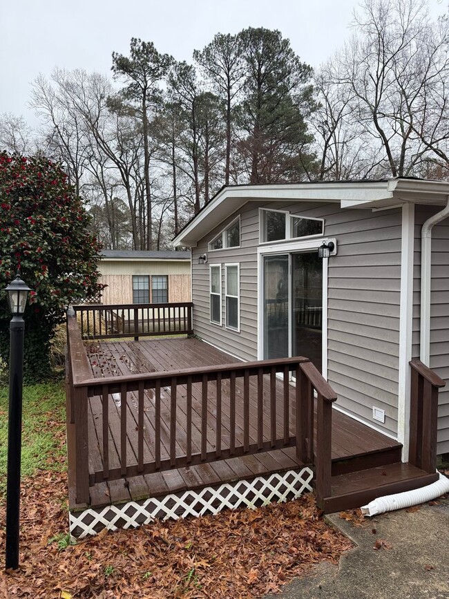 Building Photo - **Renovated**2 bed 2 bath home