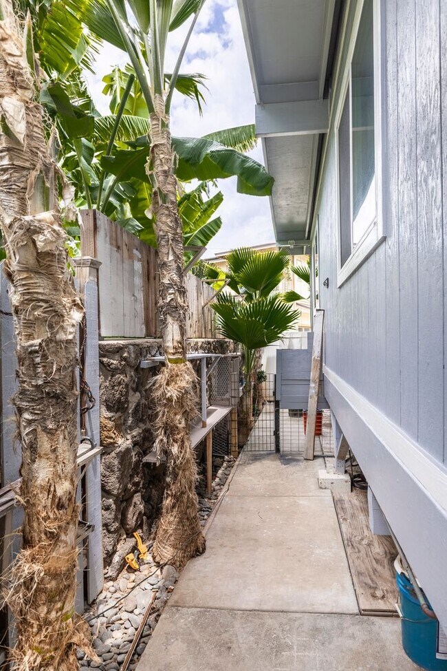 Foto del edificio - Nanakuli - across BEACH 2/1/1pkg $2,200/mo...