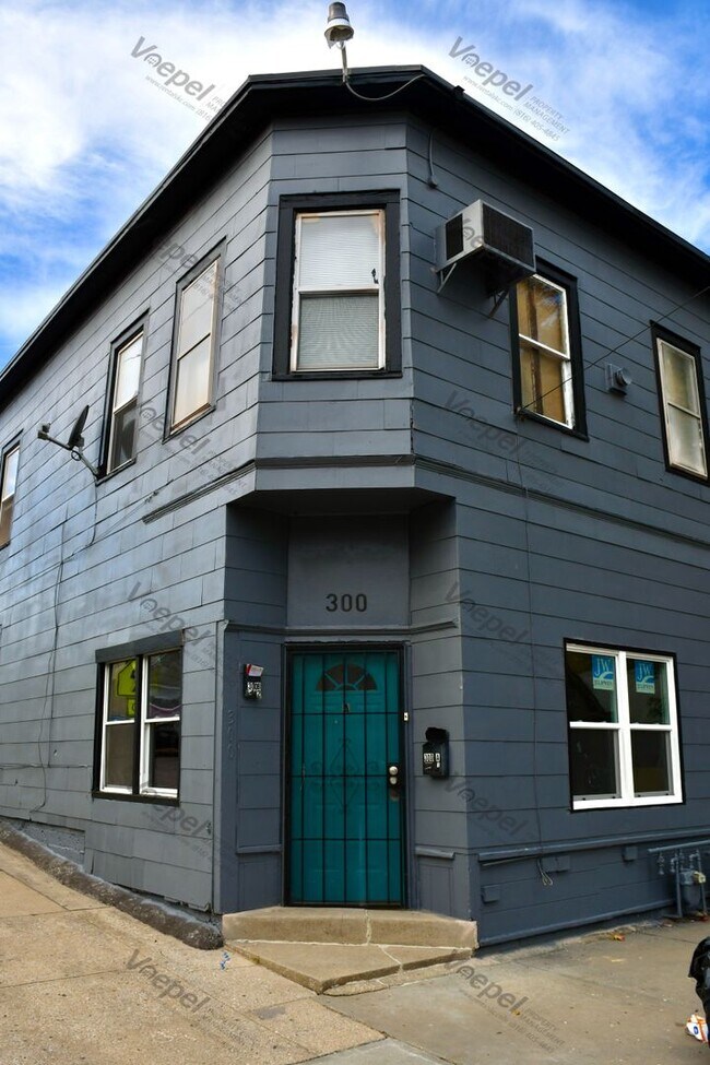 Building Photo - 300 N White Ave