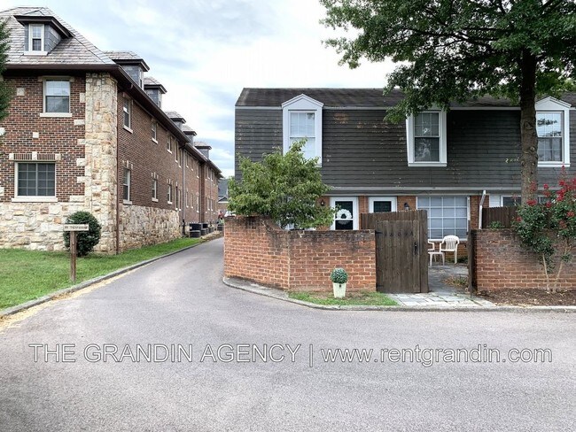 Building Photo - 1803 Grandin Road Southwest