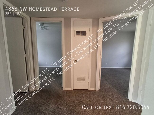Foto del edificio - 4862-4868 NW Homestead Terrace