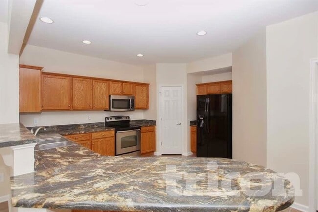 Building Photo - 2037 Silverton Cir