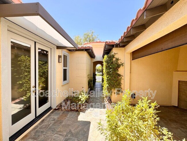 Foto del edificio - 138 Shoreline Dr
