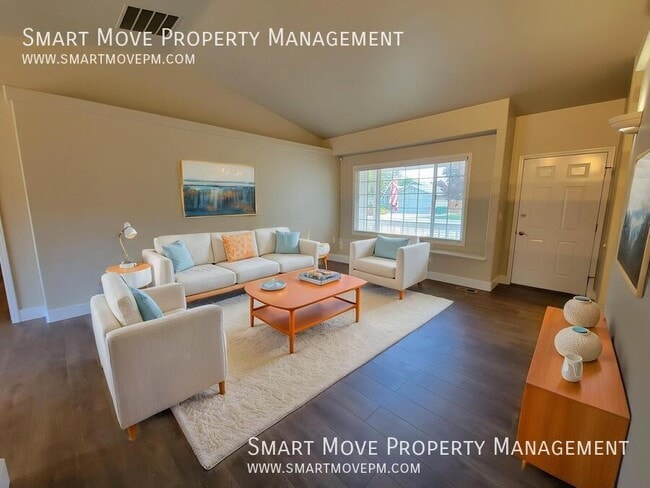 Foto del edificio - 1067 N Crestley Ave