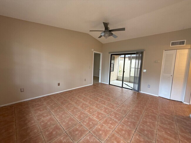 Foto del edificio - *** NOT  available for show until MID APRIL ***Easy Maintenance 2 Bedroom 2 Bath!