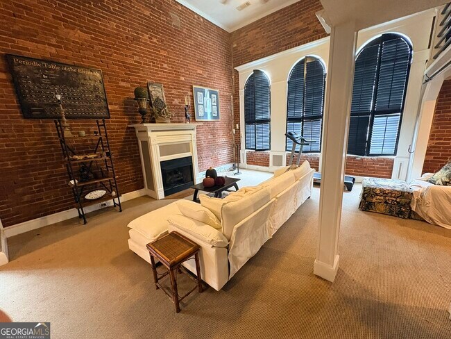Foto del edificio - 102 N Hill St