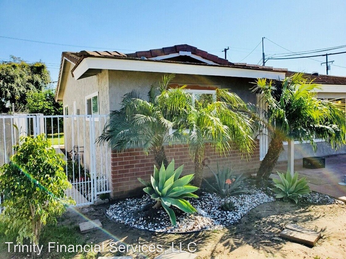 Foto principal - 3 br, 2 bath House - 2126 West Elder Avenue
