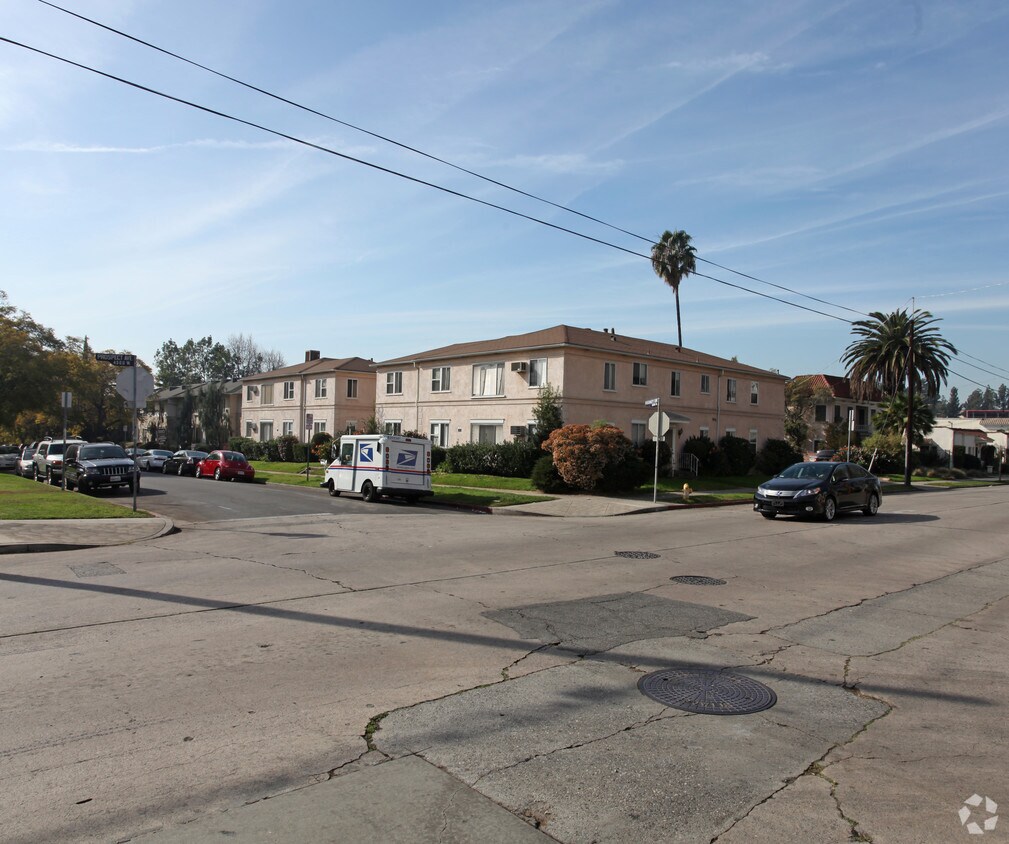 Foto del edificio - 1655 Rodney Dr