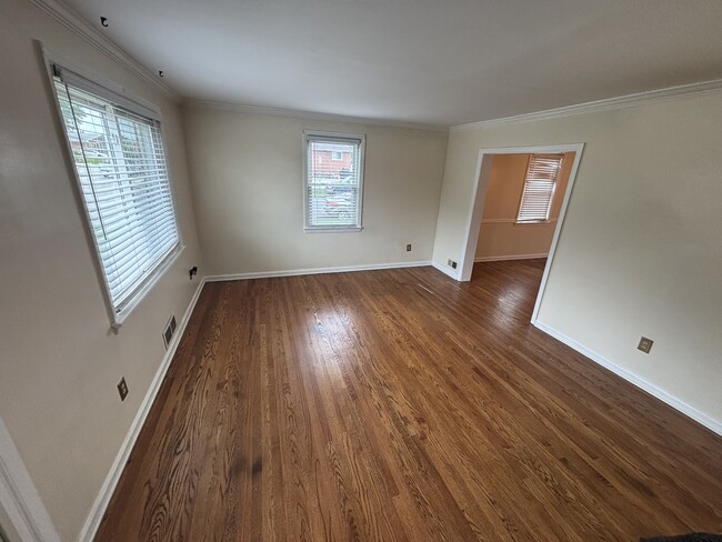 Building Photo - 211 Lyndale Ave