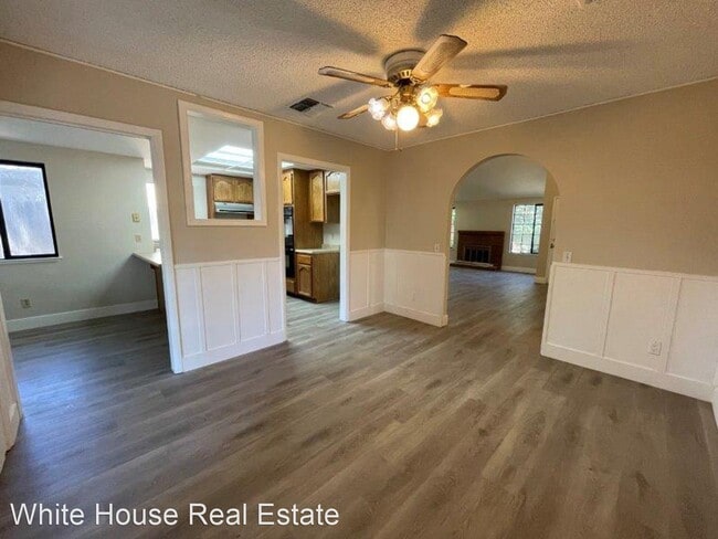 Building Photo - 3 br, 2 bath House - 3001 Yarwood Way