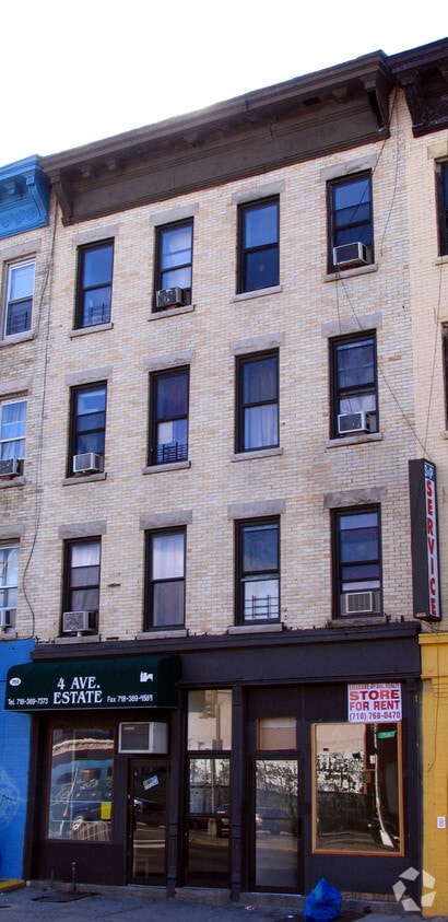 Building Photo - 771 4th Ave