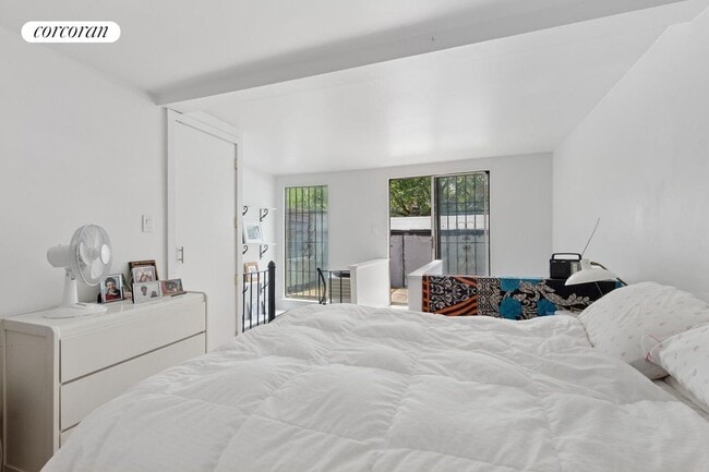 Building Photo - 27 W 94th St