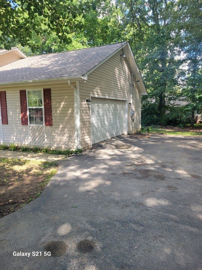 Building Photo - 739 Mockingbird Dr