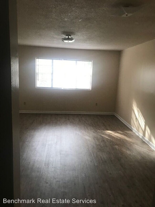 Building Photo - 1323 Kings Dr