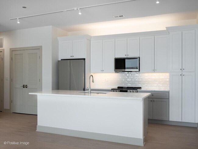 Photo - 3202 N Racine Ave Apartment