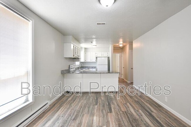 Foto del edificio - 2467 S 700 E