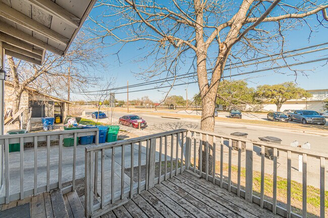 Building Photo - 936 Thompson Place - 101