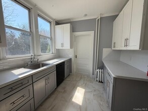 Building Photo - 24 Doxsey Pl