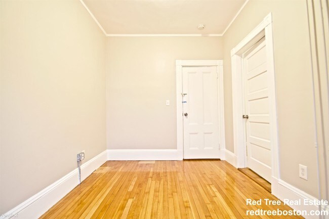Building Photo - 4 br, 1 bath  - 12 Hamlin St # 14