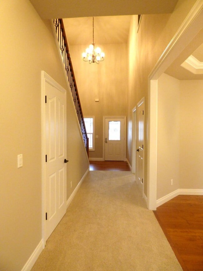 Building Photo - 5 Bedroom Home in South Salem! Near I-5