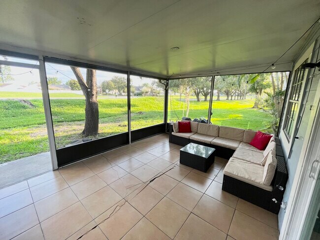 Foto del edificio - 2273 Waterleaf St