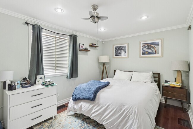 Foto del edificio - 1532 N Greenview Ave