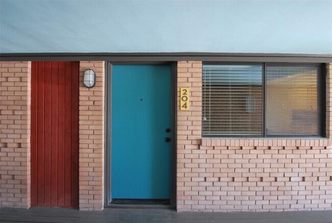Building Photo - 5004 Live Oak St