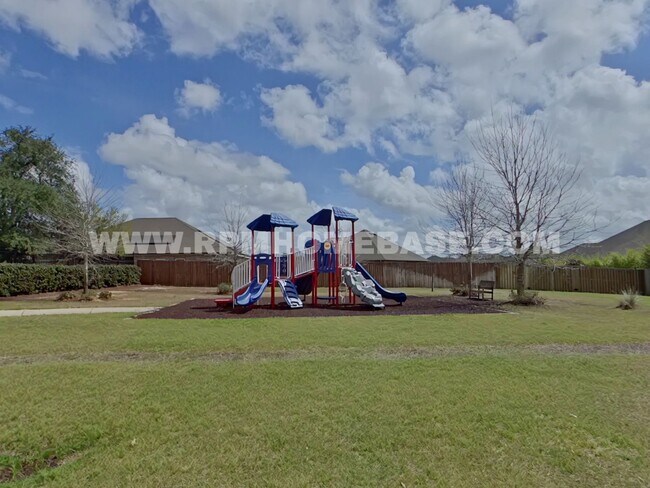 Building Photo - Spacious 4-Bedroom Home with Covered Porch in Redstone Commons, Crestview