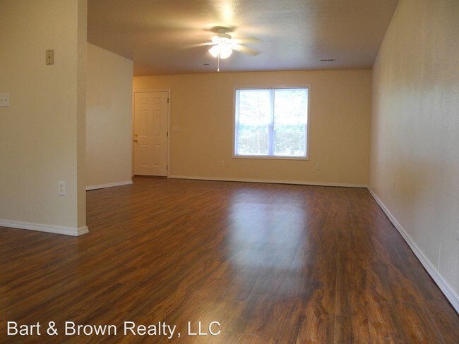 Building Photo - 3 br, 2 bath House - 1017 Hawthorn St