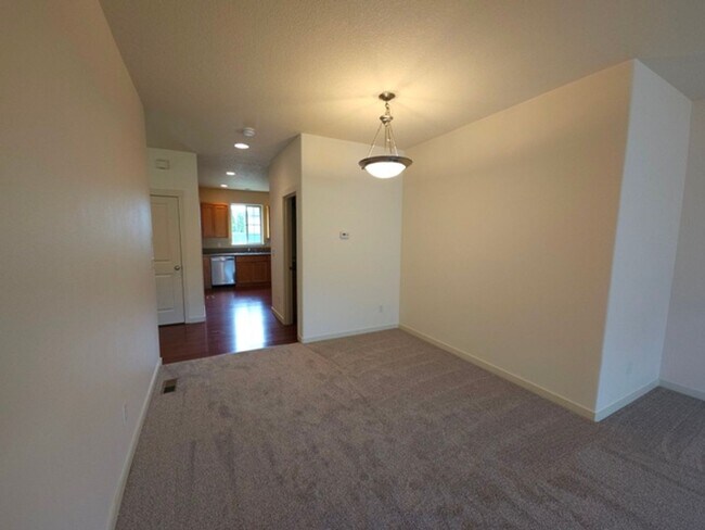 Foto del edificio - 662 Rosemary Way