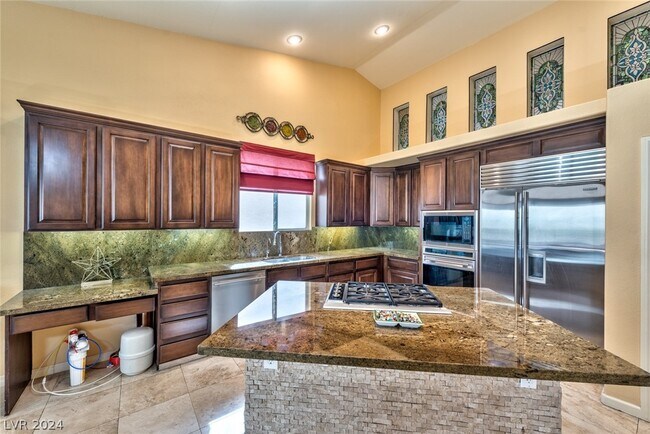 Building Photo - 2520 Silver Beach Dr