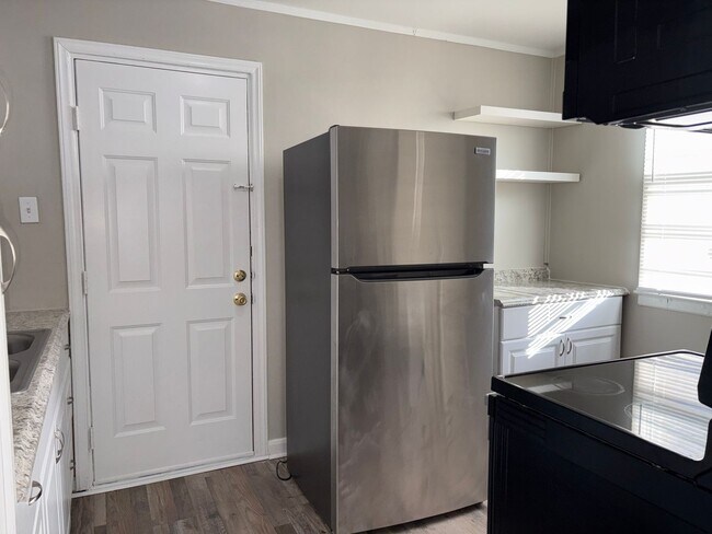 Foto del edificio - 3 Bedroom, 1 Bathroom House in High Point