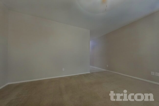 Foto del edificio - 29300 W Clarendon Ave
