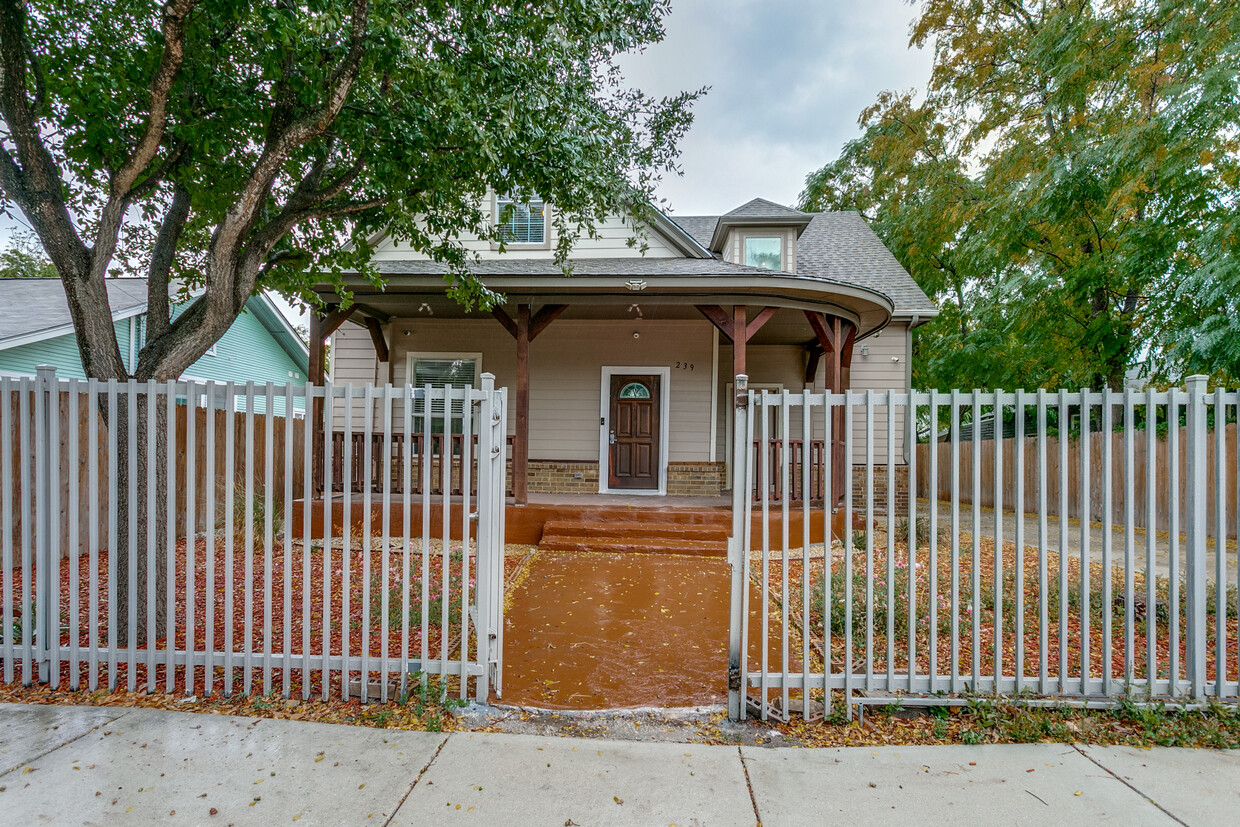 Primary Photo - 239 Belmont