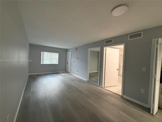 Foto del edificio - 2901 SE 13th Rd