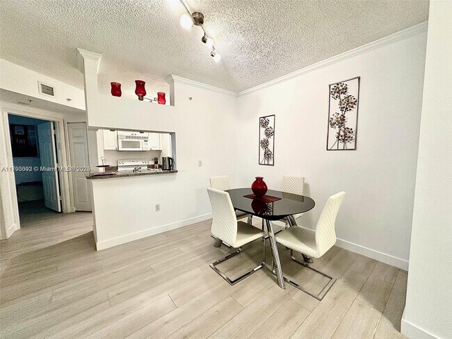 Foto del edificio - 17100 N Bay Rd