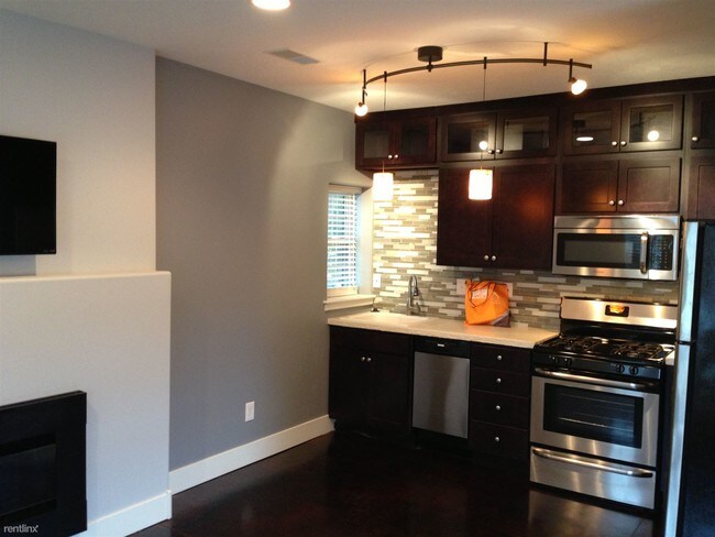 Foto del edificio - 2 br, 1 bath  - 120 Eastern Ave SE Apt 1