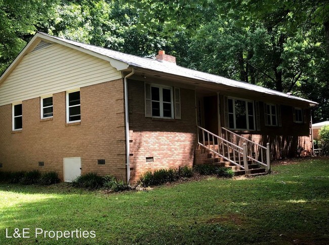 Building Photo - 4 br, 2 bath House - 8412 Douglas Drive