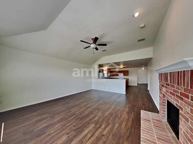 Building Photo - 617 Overton Dr