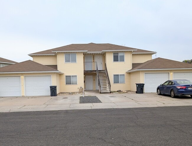 Front of 4-Plex - 348 Lenore St