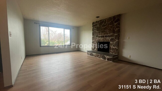 Building Photo - Country Living in Canby - 3 BD | 2 BA Home