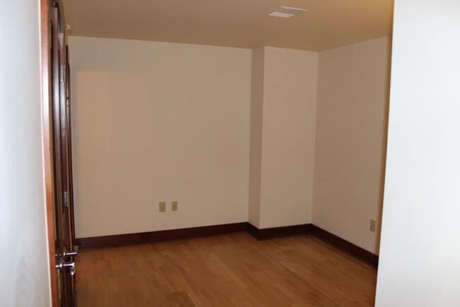 2nd bedroom or a den - 333 W Mifflin St