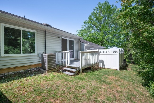 Building Photo - 2 Bed, 2 Bath Renovated Townhouse – Single-Level Living – $1,700/month