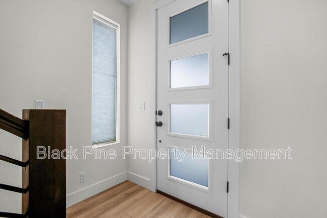 Foto del edificio - 2167 Klemmer Ave N