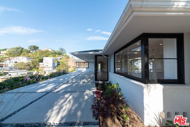 Building Photo - 7260 Pacific View Dr