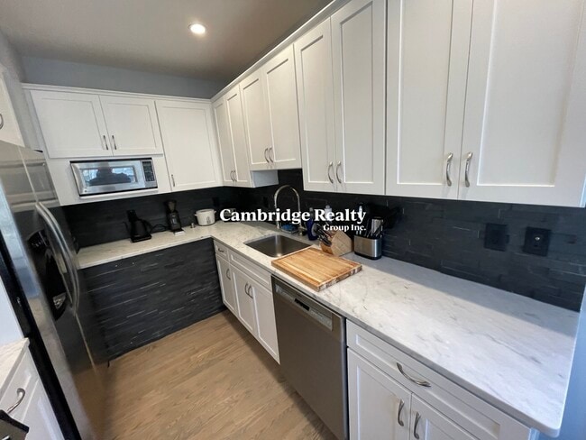 Building Photo - 15 York Pl