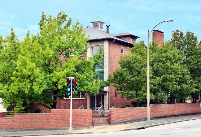 Foto del edificio - 3303 Watson Rd