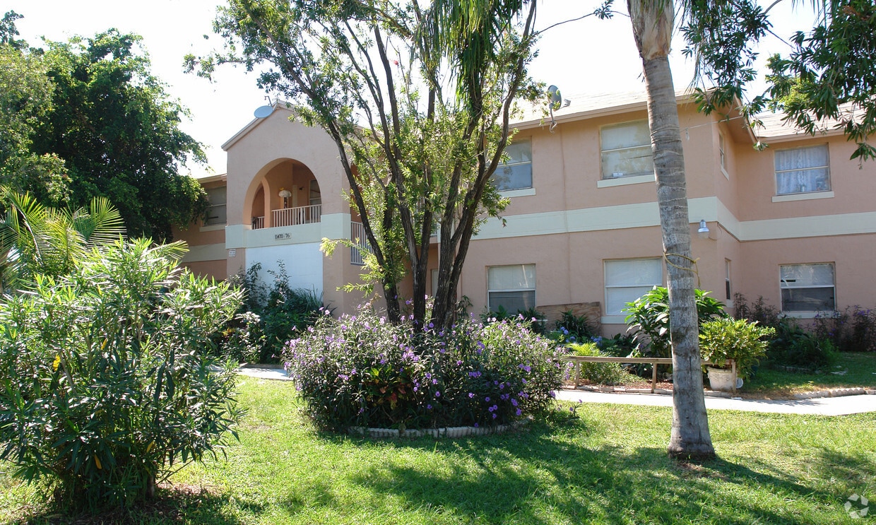 Building Photo - L&P Apartments