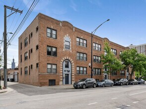 Building Photo - 39 N Paulina St